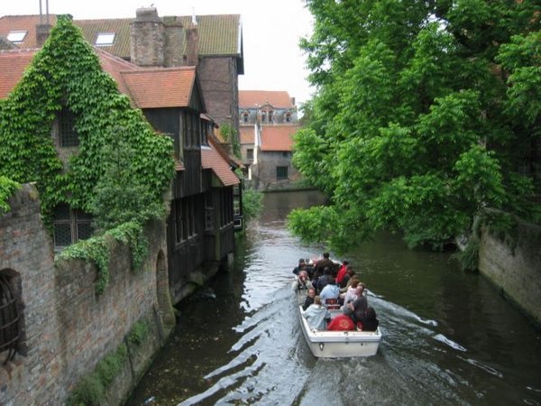 2005-06-04c Brugge Canal.JPG
