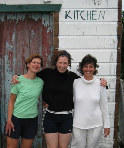 2003-12-01e Kitchen Queens.jpg